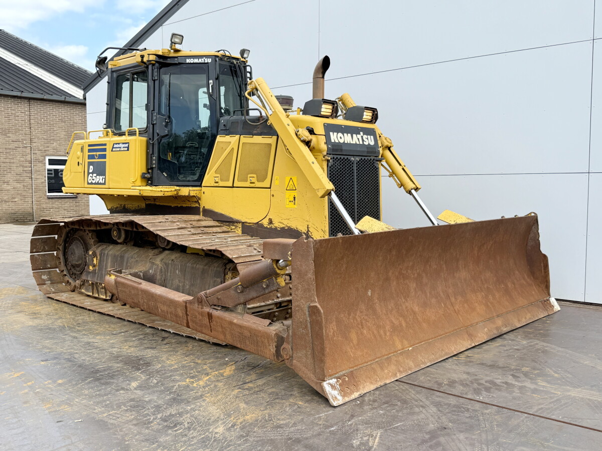 2017 Komatsu D65PXi-18