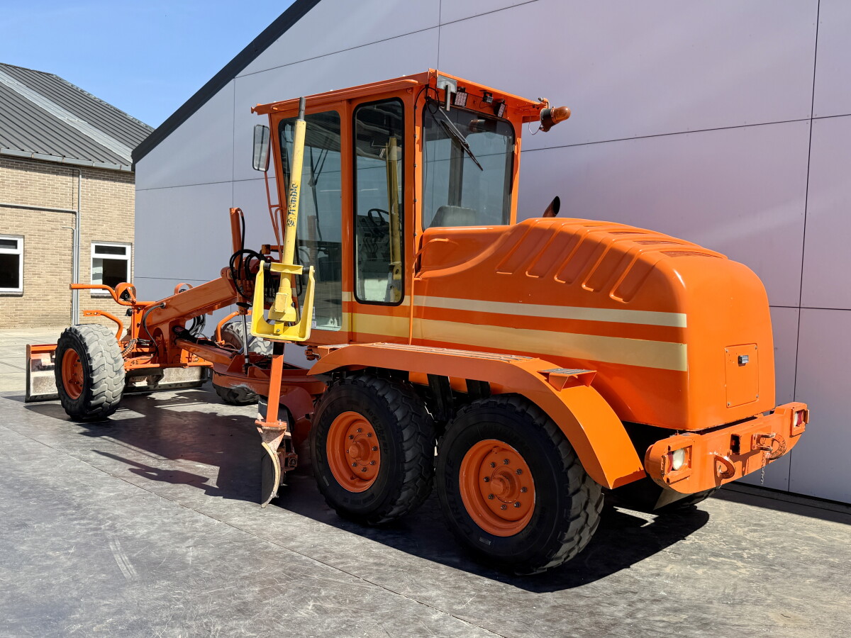 2004 New Holland F106.6A
